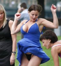 эта еще и мороженное любит