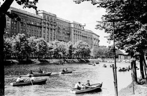 Это не Москва-река, это Чистые пруды.
