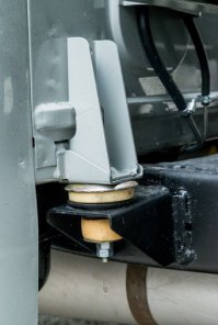 Я не шибко профессиональный сварщик, но есть мнение, что за такие швы надо кастрировать. В ПТУ на первом курсе и то лучше варить должны.