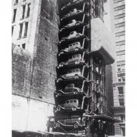 Многоэтажная парковка. Нью-Йорк, 1930. Непонятно даже, как это работало...