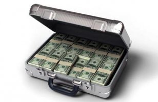 а я грешным делом подумал, там в машине чемодан с долларами был!