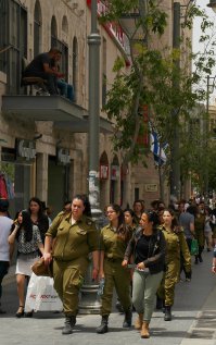 Да разные, как и везде.