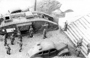 у стен Успенского собора в Смоленске. а во время оккупации немцы вывезли их куда-то и след их потерян