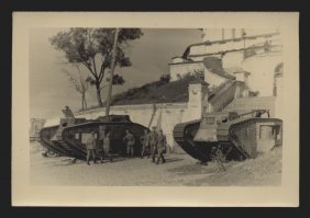 у стен Успенского собора в Смоленске. а во время оккупации немцы вывезли их куда-то и след их потерян