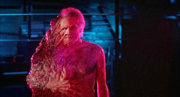 Слитхер и правда был противный, ничего фильм. Еще снимали темы по лавкрафту. Извне. И особенно необычен и хорош "в псти безумия", но картинок не нашел.