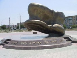 в Мары тоже есть памятник альчику! )))