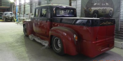 Гигантский хот-род из грузовика