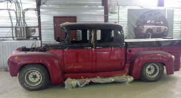 Гигантский хот-род из грузовика