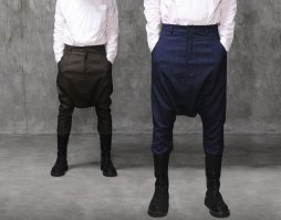 Надетые задом наперед рубашки стали новым писком моды