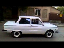 Мой первый автомобиль был - иномарка. Такая.