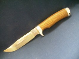 Смотря какой упор. У меня нож Рыбак и упора вполне хватает для чего то в меру силового, чтоб пальцы не распахать.