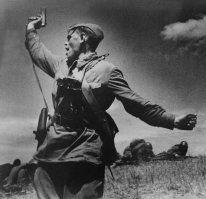 Лично для меня, мастерство в фотографии не в её "цветастости"... Фотография должна иметь какой та смысл, послание, эмоцию. 
Это лишь моё субъективное мнение)))