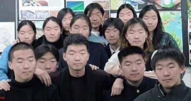 ... чет мне кажется азиаты вообще все близнецы :)