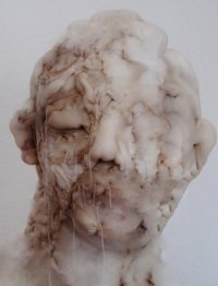 38 это скульптуры там таких много: ttp:

ФУФУ короче, она тут лишняя!