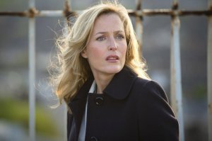 не знаю там про сериал,но два года назад с ней общался в Белфасте.
вообще классная тётка!не звезданутая!худая,стройная,правда не высокая,вся на позитиве,отличная вообщем.