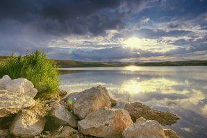 У моего супруга на скорую руку получилось так (без фильтров, если что). 
Можно сказать - сколько фотографов, столько и методов обработки фотографии :)