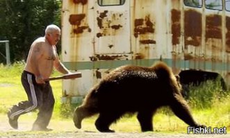 Первая - монтаж. Заминусовал, дальше не смотрел. Школьный <span style='color:gray'>[мат]</span>.