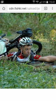 А чо это за хреновина на седле?