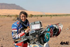 Вот так выглядят настоящий мотоцикл и девушка :) 
Анастасия Нифонтова, мать двоих детей и победительница чертовой уймы соревнований