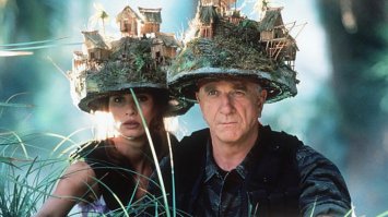 "Неистребимый шпион" с Лесли Нильсеном. Вот где мастера маскировки ;)