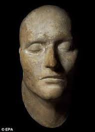 Ну нафиг . .. пока живой то делать подобное ... силикон для видео еще понятно .. а вот гипс обычно для посмертных масок делают