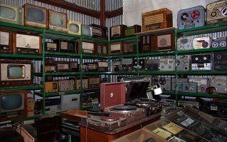 Кому интересна эта тема советую посетить "Музей индустриальной культуры" в Москве в Кузьминском парке ул.Заречье (вход в музей между прочим бесплатный). Можно посмотреть через поиск в картинках, но лучше приехать, посмотреть и потрогать своими руками экспонаты из прошлого века!!! Многие видел у родственников и друзей, а некоторые были у меня в домашнем обиходе.