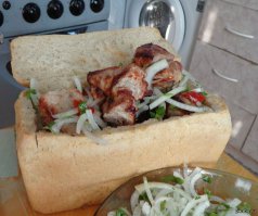 Передайте девчонкам, пусть покушают