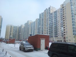 А мне в Екб. Бажовский понравился
Фото ночью - вид из окна, на "Высоцкий"