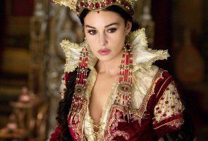 злая королева в фильмк "Братья Гримм"