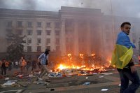 Как можно рассказывая сейчас об Одессе не упомянуть про одесскую Хатынь?


Это тоже самое, что рассказывая про Волгоград не упомянуть его защиту. Рассказывая про Севастополь не сказать про его оборону.

А то у автора все так чудесно получается... Все надписи в русском городе или на украинском, или на английском. Как будто и не было совсем недавно нескольких десятков мирных людей убитых, заживо сожженных украинскими нацистами.