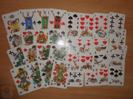 Игральные колоды собирали.