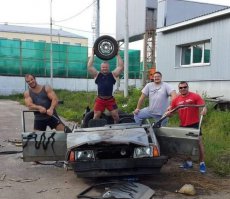 Сейчас у меня Гранд Витара восьмого года,до этого было пару недорогих автомобилей. А когда то завидовал белой завистью куму,купившему "копейку",сам был не в состоянии. Но вот смотреть как кучка му..ов курочит несчастный авто,мне не по себе. Кто не богат и старался копил на машину тот поймет
