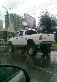 Это же какие комплексы у мужика.