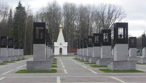 Ну не знаю насчёт "достопримечательности" но Людей просто жалко, и фото для памяти! Может автор вспомнит что за мемориал! и откуда.