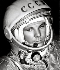 Классическая фото с СССР на шлеме, почему сейчас СССР стирают?