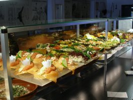 В Дании есть ресто­ран «Ida Davidsen". Здесь вам пред­ло­жат выбрать бутер­брод  уже из 250 наиме­но­ва­ний. Самое длин­ное в мире меню (150 см!) вошло в книгу рекор­дов Гин­неса.