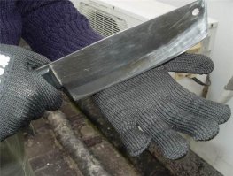 Кольчужная перчатка - кошелек будущего!