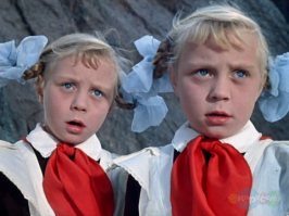 Почему-то вспомнилась наша сказка "Королевство кривых зеркал". История о дружбе девочки и ее отражении, приведшей к гос. перевороту в королевстве.