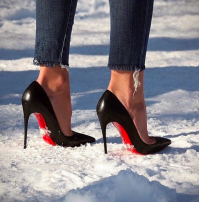 Почему еще никто не выложил эту фотку с комментарием "На лабутьенах нах"?? 
Также теперь делают в каждом посте с этими туфлями))))