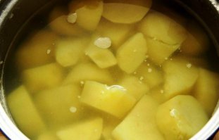 Да насрать, извините, на витамины. Главное, что-бы вкусно было и морок поменьше. В наше время при таком избытке продуктов вообще не стоит заморачиваться на счёт витаминов. Не поличил их от картошки, получишь от других продуктов. Это же не СССРовские времена, где хрен чего достанешь.