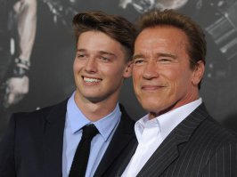 Мексикашка губастая.. на Арни не похож ниразу. Патрик (брачный сын) весь в отца, даже оскал такой же.