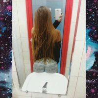 Начал писАть "а в это время другой рукой штанишки натягивает по самые я..", но пришлось отказаться реплики в первоначальном виде.