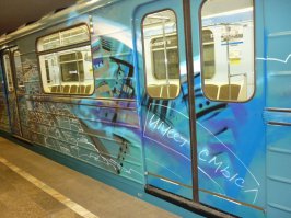 В России в основном писюны балонами и пачкальщики метро.
