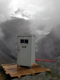 Еще несколько,не знаю где,но прикольные такие толчки-пошел пописать глянул в очко заодно и покакал.