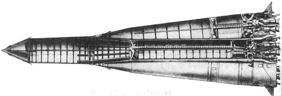 Вот такая была ракета Р-7, без третьей ступени
А яркую точку в небе наблюдали не сам шарик спутника, а громадную бандуру - вторую ступень, летевшую по орбите совсем недалеко вслед за шариком