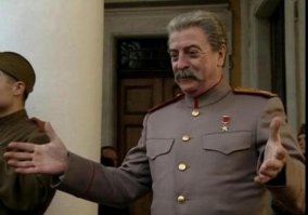 Майкл Кейн в роли Сталина в фильме "Вторая Мировая война: Когда рычали львы"