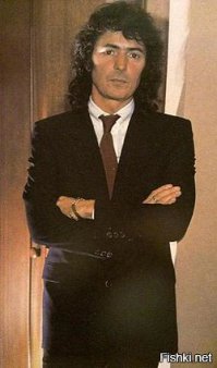 А завтра днюха у Блэкмора! Поздравлять заранее нельзя, но я уже затаился и весь день посвящу ему! If you don't like Rock'n'roll you know it's too late now!