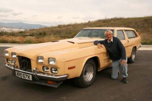 The Beast, уникальный автомобиль с двигателем от истребителя Второй мировой войны. 
12-цилиндровый 27-литровый авиационный двигатель под капотом этого монстра выдает 800 л.с. и обладает нехарактерными характеристиками вращения для автомобильного мотора: холостые - 120 об/мин, "отсечка" - 2 800. Интересно, каково парковаться на автомобиле с капотом такой длины, да ещё и без гидроусилителя руля? От решётки радиатора до лобового стекла - 3 метра! А вместо двигателя можно засунуть, например, Тойоту iQ или Smart.