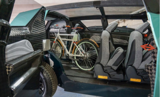 Зачем они туда велосипед засунули? куда сядет водила?