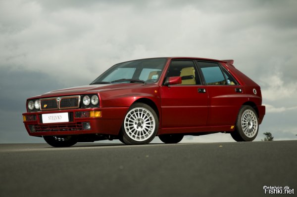 Из Lancia Delta HF Integralle.